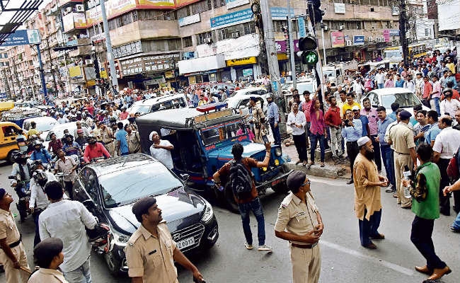 पुलिस पर हमला करने में डर नहीं रही पब्लिक, छह महीने के अंदर करीब 100 घटनाएं हुईं