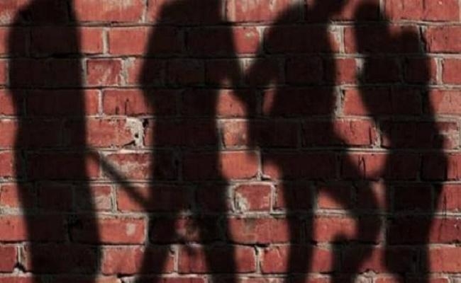 मॉब लिंचिंग : बच्चा चोर कह भीड़ ने की महिला की पिटाई, पहुंची पुलिस तो बची जान