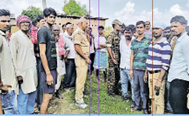सांप के डसने से हुई पप्पू की मौत, शव को घर में ही बंद करके हो रही है पूजा, दावा रविवार तक हो जाएगा जिंदा