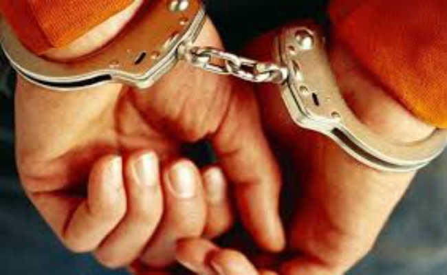 फर्जी टिकट मामले में दुकान का मालिक गिरफ्तार, सामान जब्त
