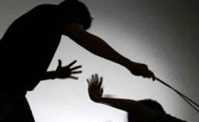 शराब के लिए पैसे नहीं देने पर माता-पिता को बेरहमी से पीटा