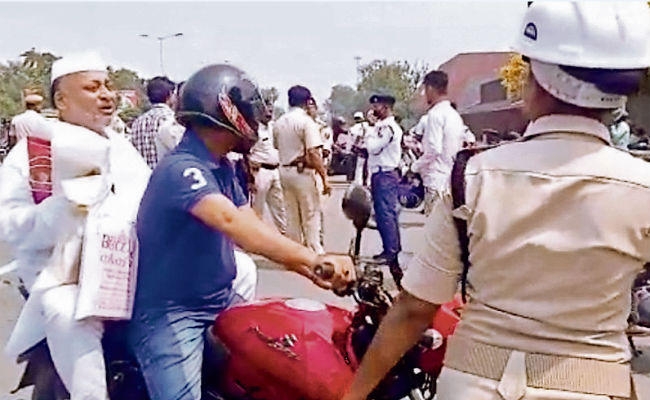 सख्ती : सांसद की स्कॉर्पियो पर लगी थी काली फिल्म, विधायक जी बाइक पर पीछे बैठे थे बिना हेलमेट, कटा चालान