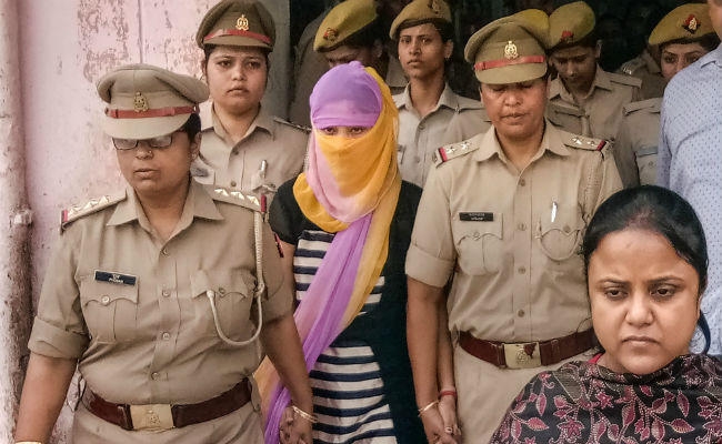 चिन्मयानंद प्रकरण : रेप का आरोप लगाने वाली छात्रा के समर्थन में मार्च निकालने वाली थी कांग्रेस इससे पहले ही…