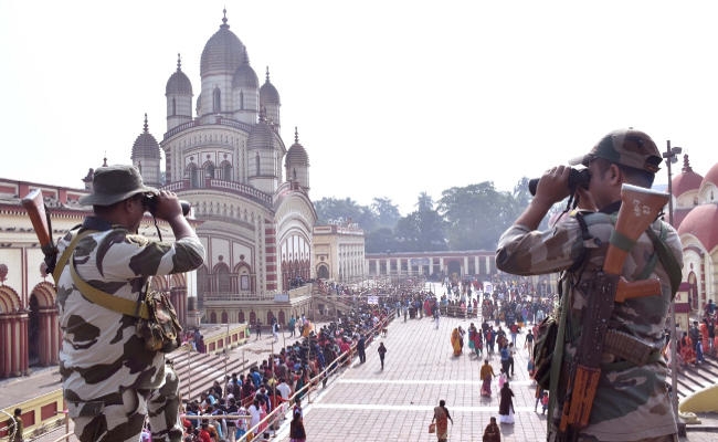 कल्पतरु उत्सव : दक्षिणेश्वर काली मंदिर व उद्यान बाटी में उमड़ी श्रद्धालुओं की भीड़