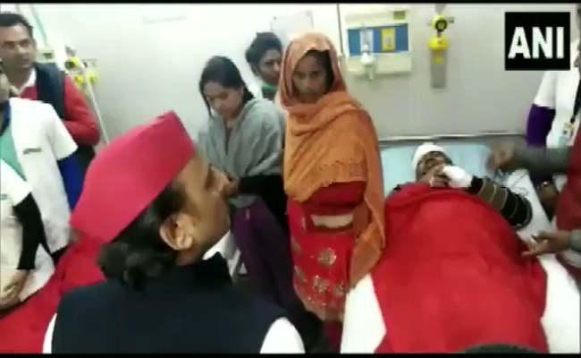 अस्पताल में डॉक्टर पर भड़के अखिलेश यादव, बोले – तुम बहुत छोटे कर्मचारी हो, बाहर भाग जाओ यहां से