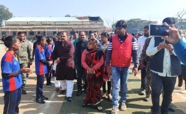 गढ़वा विधायक मिथिलेश ठाकुर का खिलाडि़यों को आश्वासन- प्रतिभा को कुंठित नहीं होने दूंगा