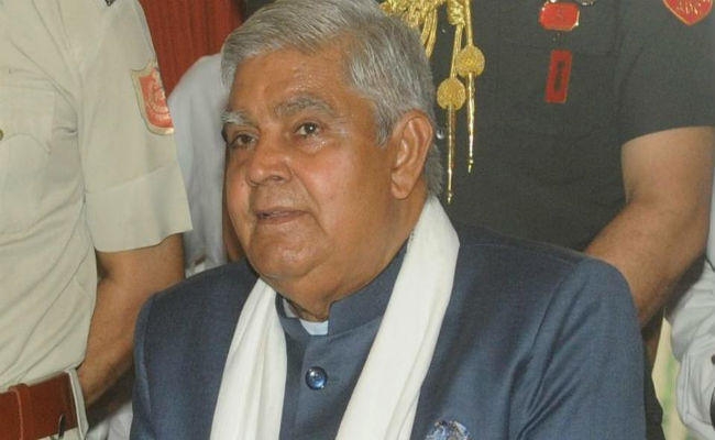 मुख्यमंत्री राज्य की प्रथम महिला के लिए मंत्रियों के बयान पर विचार करें : राज्यपाल