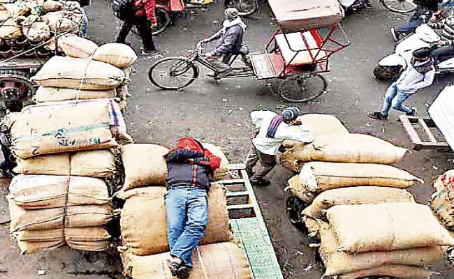 अर्थव्यवस्था को गति देने का उपाय करे सरकार