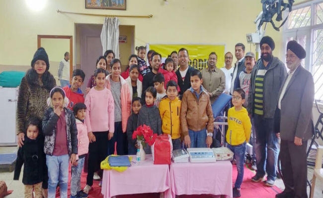 पैराडाइस सोसाइटी ने GNH में की फिजियोथेरेपी सेंटर की स्थापना