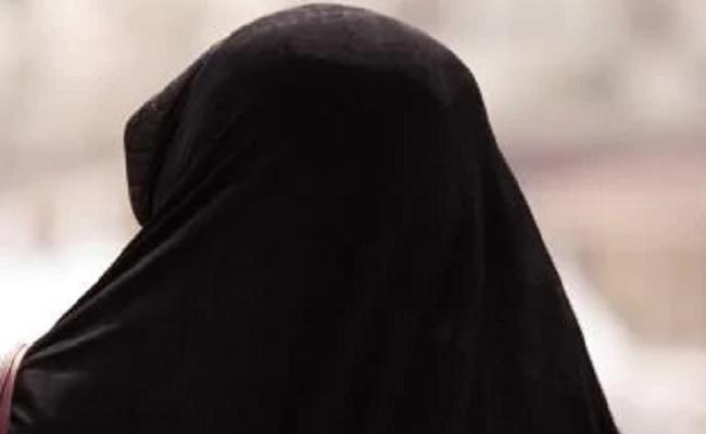 पीड़िता ने सुनायी आपबीती, बोलीं- शौहर कहते हैं, अब्बा जवान हैं, ”सहयोग” करो, नहीं तो दे देंगे तलाक