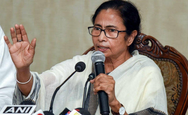 नेताजी ने हिंदू महासभा की विभाजनकारी राजनीति का विरोध किया था: ममता