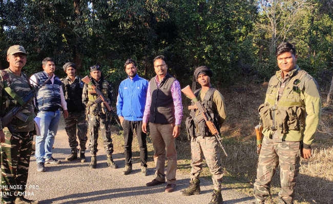 सिमडेगा : सड़क दुर्घटना के संवेदनशील स्थलों का सुरक्षा टीम ने किया निरीक्षण