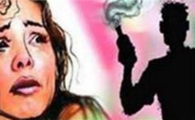 गुमला : पहले छेड़ा, फिर छात्रा पर युवक ने फेंका केमिकल