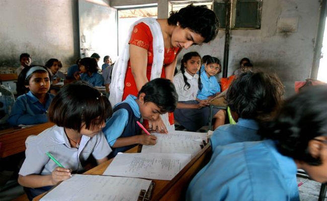 शिक्षकों के गृह जिले में नियुक्ति के फैसले पर मुहर