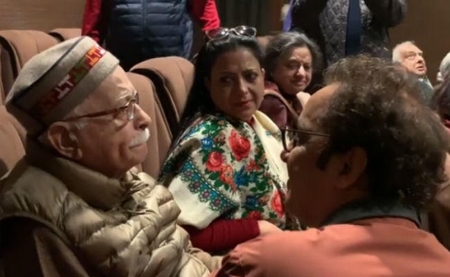कश्मीरी पंडितों पर बनी फिल्म ”शिकारा” देख भावुक हुए लालकृष्ण आडवाणी, VIDEO