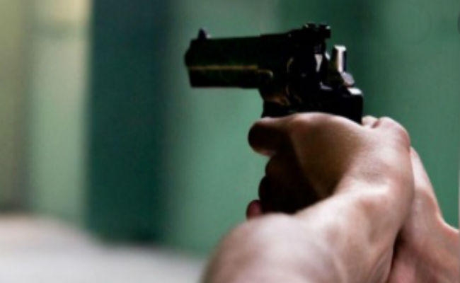 सिमडेगा : हथियार के बल पर 1 लाख 20 हजार की लूट