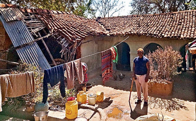 महानायक बुधू भगत के गांव को है रहनुमा का इंतजार