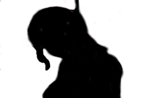 तीन लाख के लिए गृहवधू की हत्या कर शव को फंदे से लटका दिया