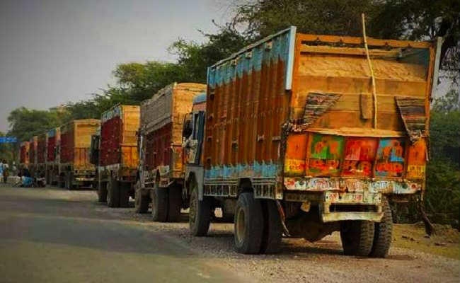 नहीं रुक रहा है ओवरलोड बालू लदे ट्रकों का परिचालन