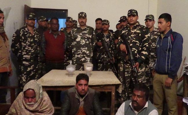 बिहार : सेना ने सांप के जहर के साथ तीन तस्करों को किया गिरफ्तार, कीमत जान के दंग रह जाएंगे आप…