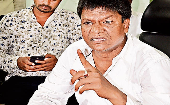 फरार विधायक ढुलू महतो के आवास पर पसरा सन्नाटा, दागी करीबियों के हाथ पैर फूले, बढ़ी पुलिस की दबिश