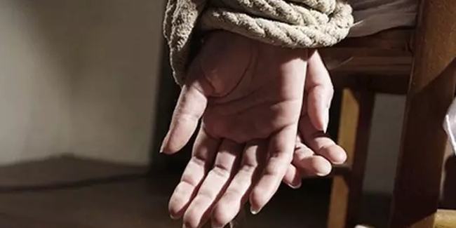 किसान को बंधक बना पीटा