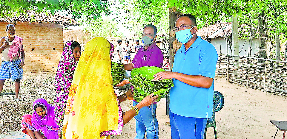 लॉकडाउन में महिलाओं को रोजगार, ग्रामीण अर्थव्यवस्था को रफ्तार के लिए प्रशासन की यह है तैयारी