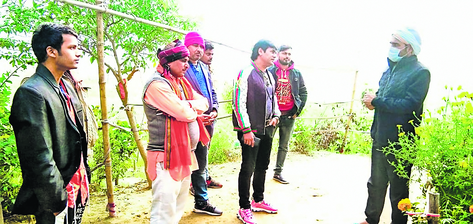 Mirzapur के कालीन भैया का ठेठ देसी अंदाज, सेल्फी लेने से पहले ‘किंग’ पंकज त्रिपाठी बोले- रहो सावधान…