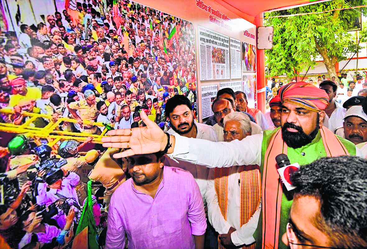 बिहार में भाजयुमो का हस्ताक्षर अभियान शुरू, सम्राट चौधरी बोले- लाठी गोली की सरकार को कलम से जवाब देगा बिहार