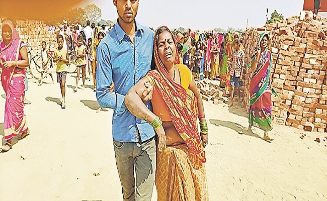 बिहार के मधेपुरा में मौत बनकर मजदूरों पर गिरी ईंट भट्ठे की दीवार, मातम में बदल गयी होली की खुशी