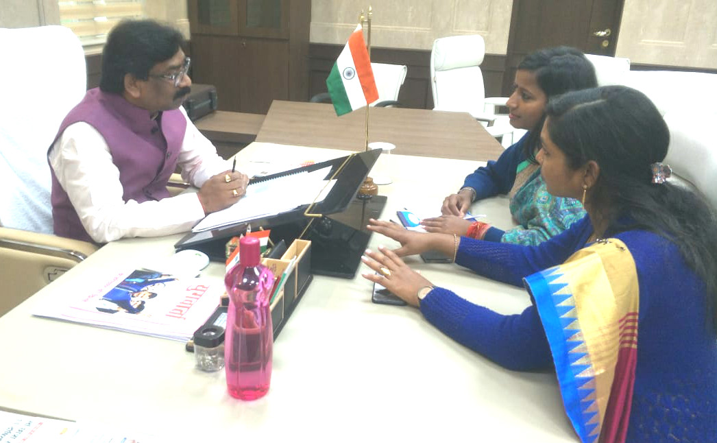 भूमि अधिग्रहण को लेकर CM से मिली बड़कागांव विधायक अंबा प्रसाद, हेमंत ने कहा- दोषी बख्शे नहीं जायेंगे
