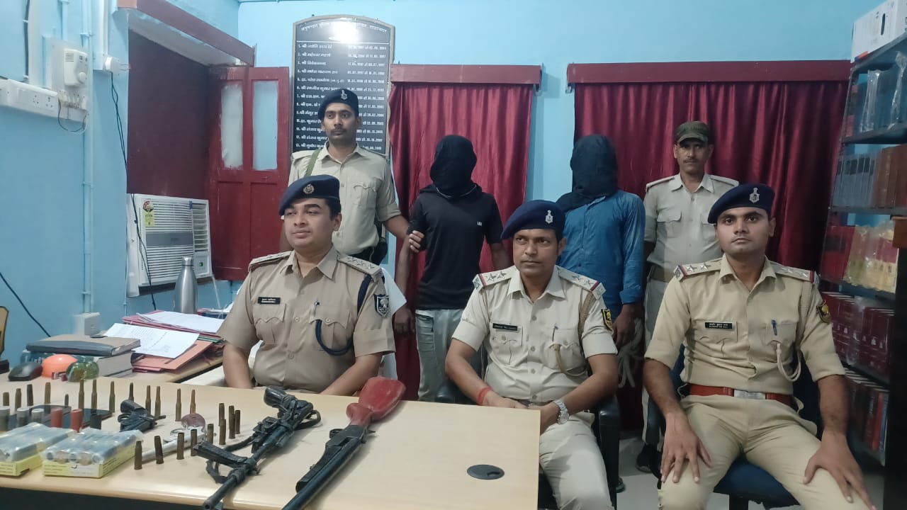 औरंगाबाद: प्रेम संबंध में हुई थी किशोरी की हत्या, हथियार के साथ दो आरोपित गिरफ्तार