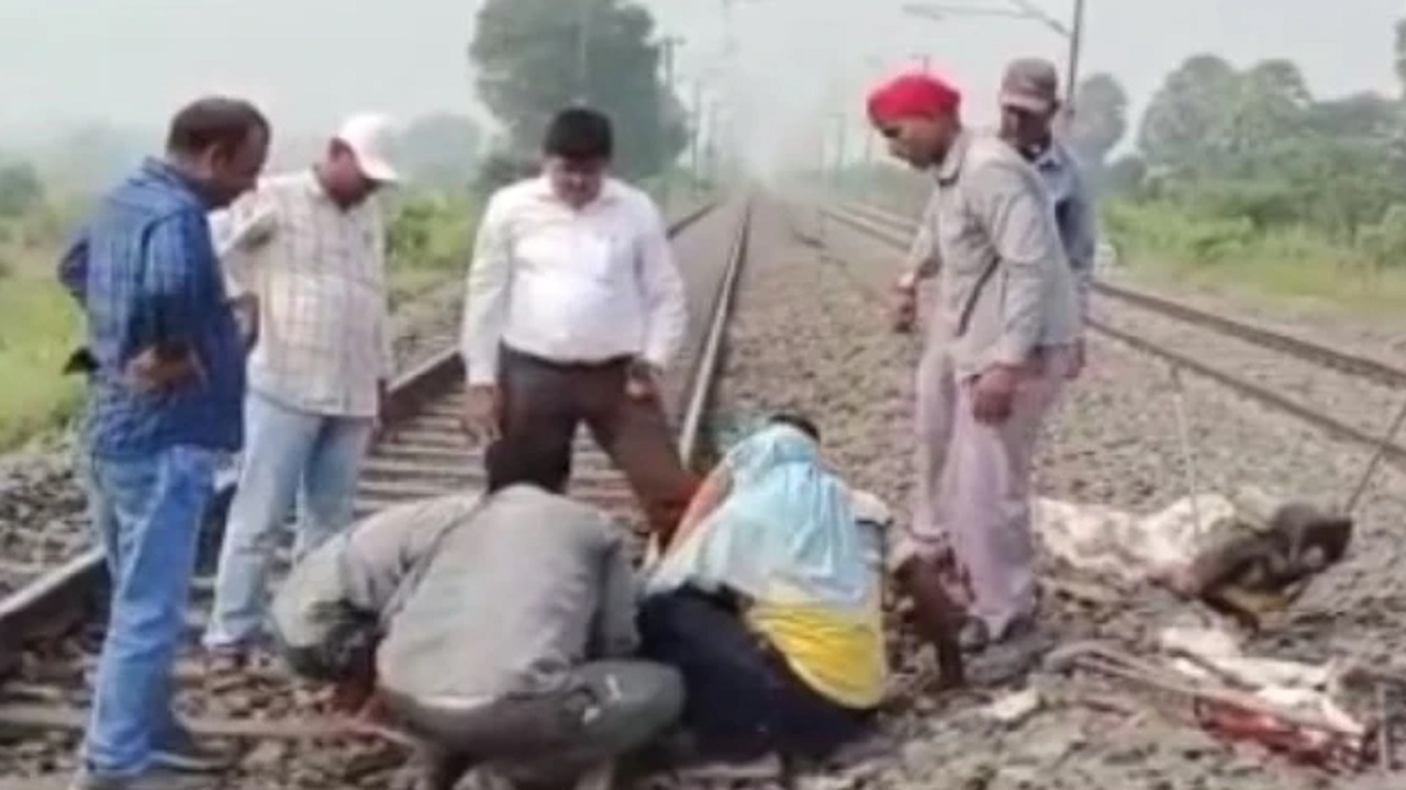 बेगूसराय में टला बड़ा हादसा, कीमैन की टूटी पटरी पर पड़ी नजर तो लाल झंडी दिखाकर सुपरफास्ट ट्रेन को रोका