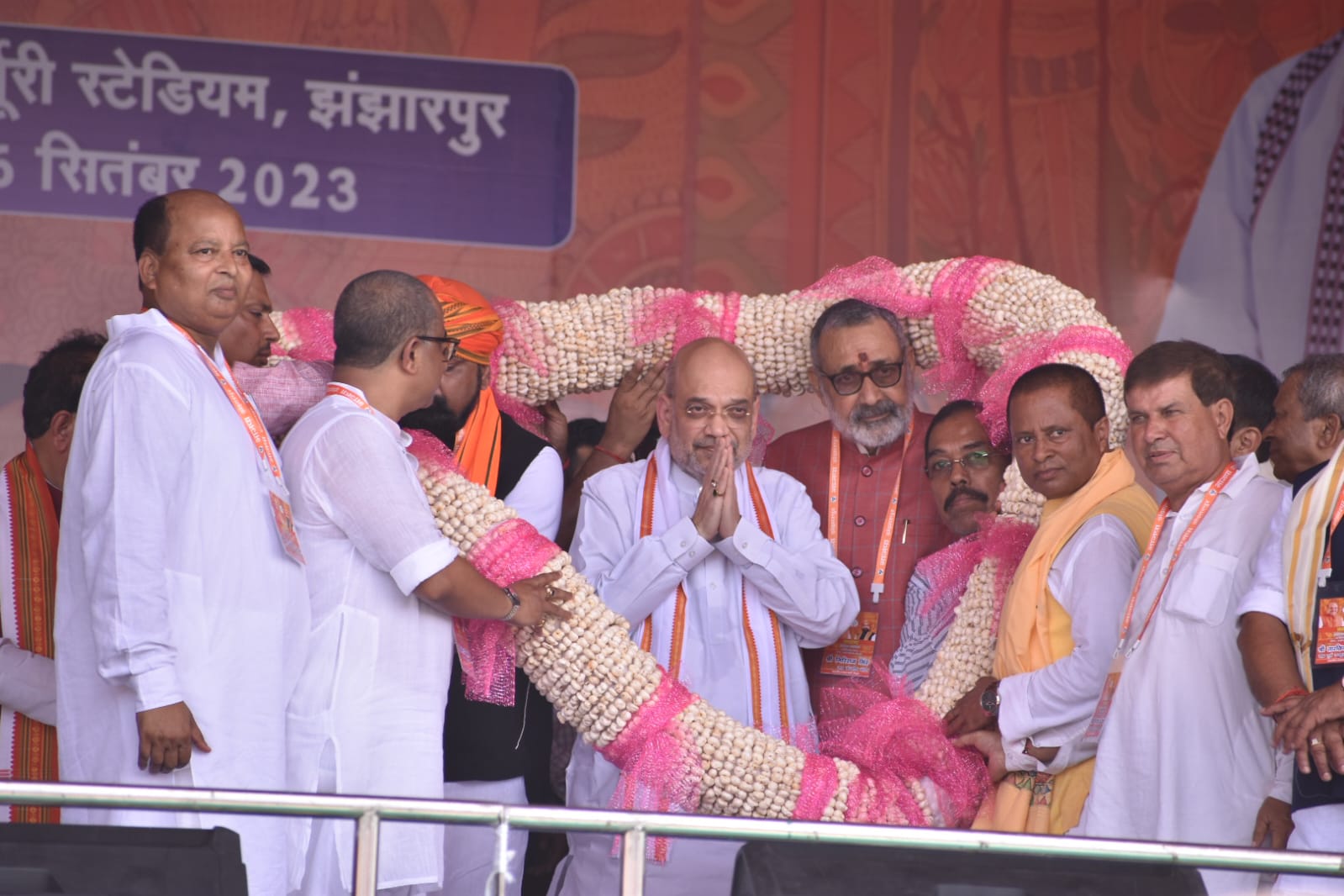 PHOTOS: बिहार के झंझारपुर में अमित शाह का ये अंदाज देखिए, स्वागत से लेकर भाषण तक की देखें तस्वीरें..