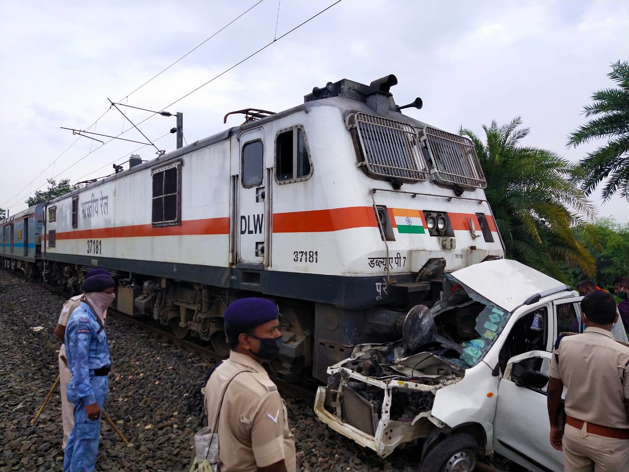 पटना में जनशताब्दी एक्सप्रेस और कार में हुई भीषण टक्कर, एक ही परिवार के तीन सदस्यों की मौत