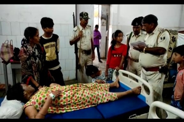 सहरसा में पत्नी और 3 बच्चों पर तेजाब फेंक आरोपित फरार, पीड़िता की हालत गंभीर