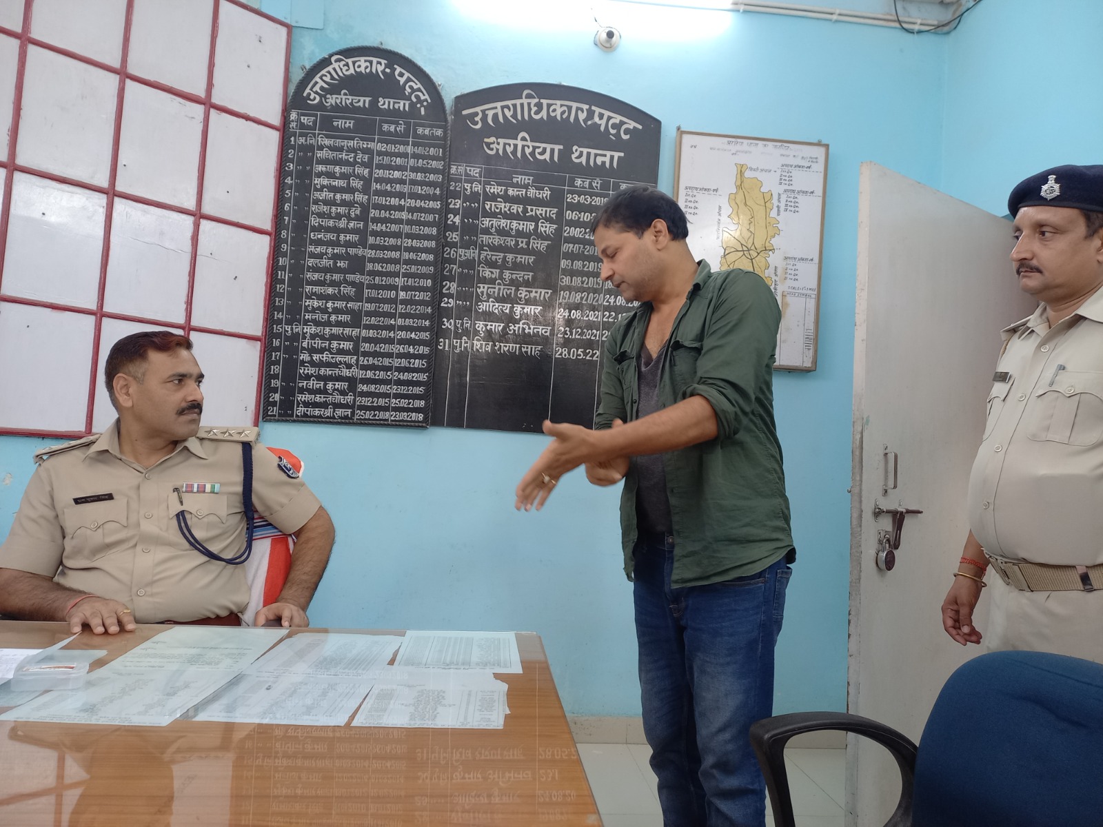 अररिया में चौथी कक्षा की छात्रा के साथ शिक्षक कर रहा था छेड़छाड़, लोगों ने पहले की पिटाई फिर पुलिस को सौंपा