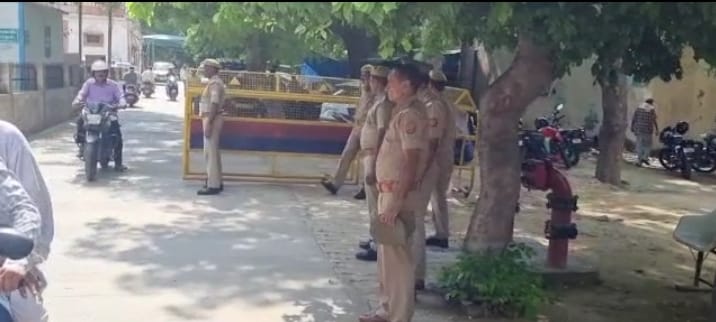 Agra News: जिला न्यायालय में पेशी पर आए आरोपी को 4 लोग लेकर हुए फरार, जिले में की गई नाकाबंदी