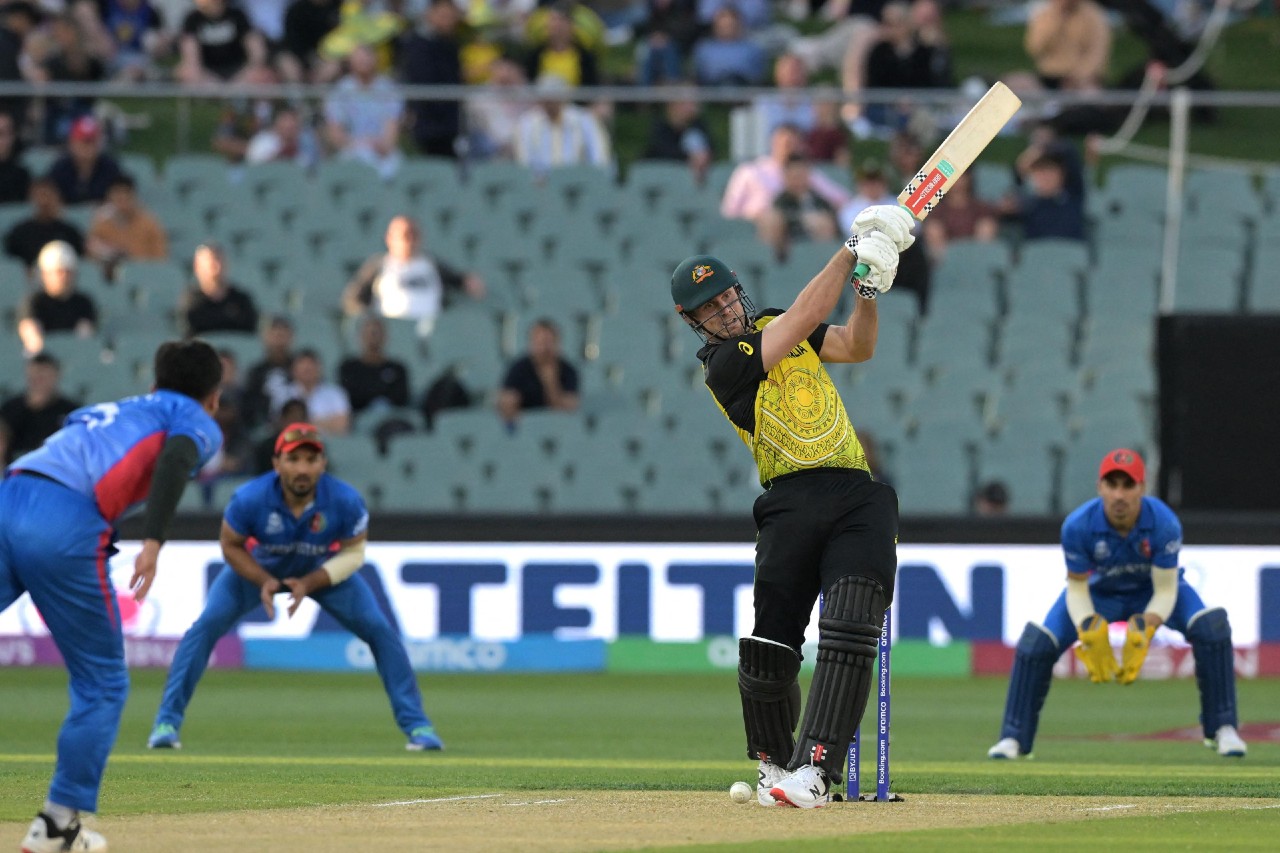 T20 World Cup, AUS vs AFG: अंपायरिंग में बड़ी चूक, एक ओवर में फेंकी गई 5 ही गेंद, सोशल मीडिया पर बवाल