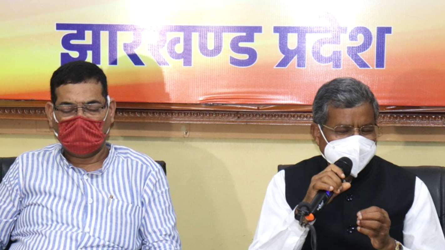 नीतीश कुमार ने बिहार में सातवीं बार मुख्यमंत्री के रूप में ली शपथ, झारखंड भाजपा ने दी बधाई