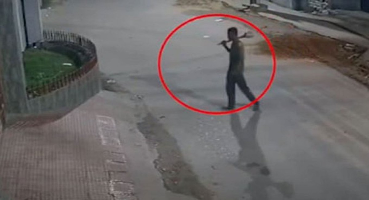 बांग्लादेश : दुर्गा पूजा पंडाल में कुरान रखने वाले शख्स की हो गई पहचान, सीसीटीवी फुटेज में हुआ खुलासा