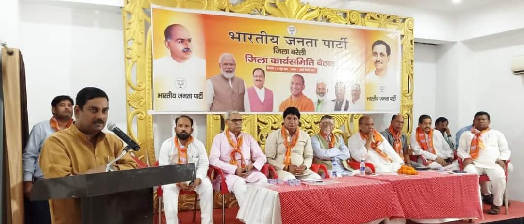 बरेली में सांसद संतोष गंगवार ने गिनाईं सरकार की उपलब्धियां, लोकसभा-निकाय चुनाव पर बोले…