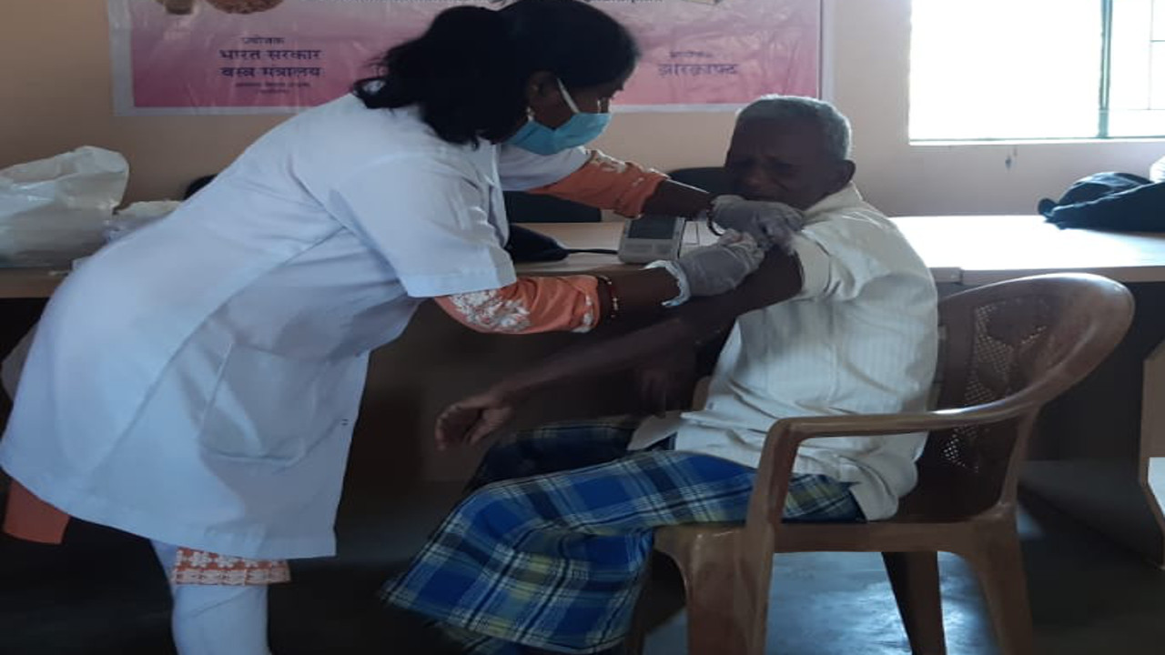 Corona Vaccination in Bihar: बिहार में टीकाकरण का आंकड़ा पांच करोड़ के पार, 4.07 करोड़ से अधिक को लगा पहला डोज