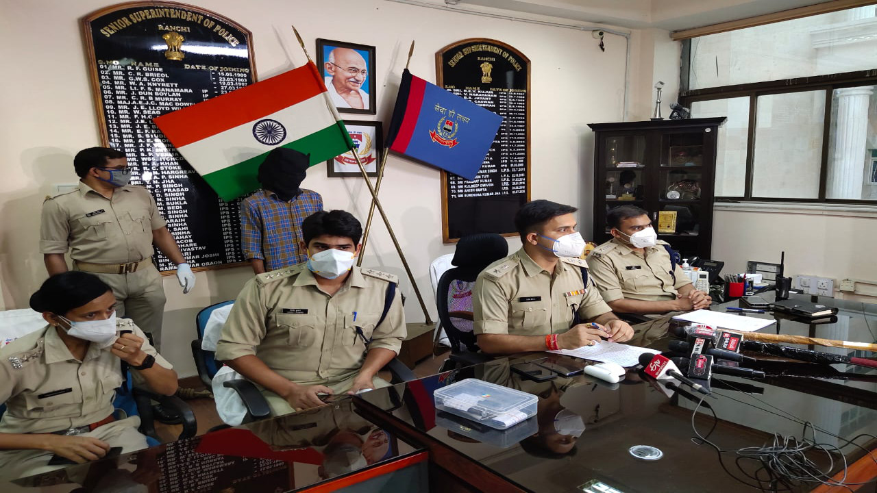 झारखंड DGP का फर्जी फेसबुक अकाउंट बना कर पैसे मांगने के मामला का खुलासा, मथुरा से एक आरोपी गिरफ्तार