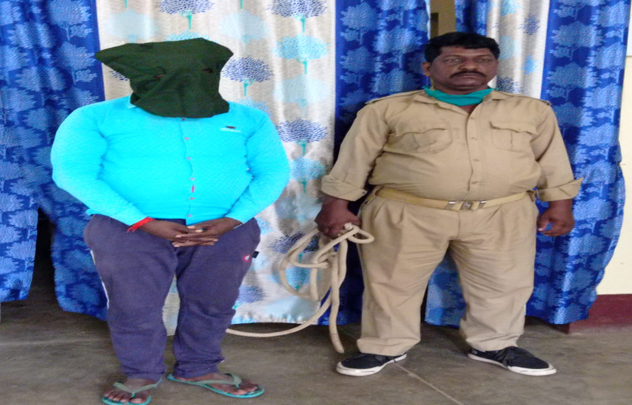 डुमरिया गांव का साइबर क्रिमिनल मनोज मंडल गिरफ्तार, फर्जी सिम सहित 2 मोबाइल फोन बरामद