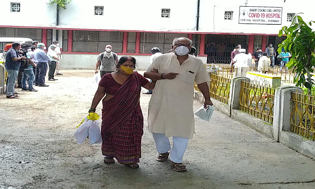 डायलिसिस मरीज और 5 महिला सहित 22 लोगों ने दी कोरोना को मात, कोविड अस्पताल से सभी हुए डिस्चार्ज