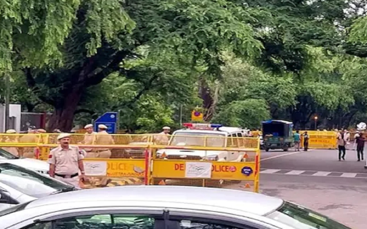 दिल्ली के एक स्कूल को बम से उड़ाने की धमकी, ईमेल से मिली थी सूचना