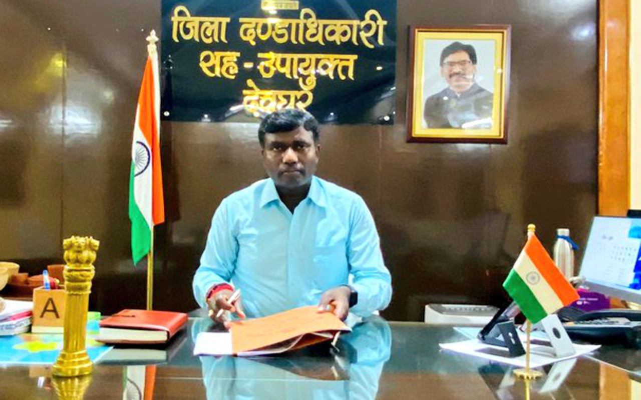 झारखंड : देवघर के लखराज जमीन रजिस्ट्री मामले में डीसी गंभीर, कहा- संविधान के दायरे में होगा समाधन