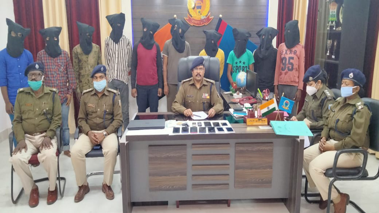 Jharkhand Cyber Crime News : बंगाल के डॉक्टर से 25 लाख की ठगी मामले में 10 साइबर क्रिमिनल देवघर से गिरफ्तार, जानें कैसे किया फर्जीवाड़ा