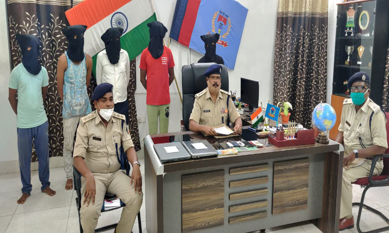 इन साइबर क्रिमिनल के झांसे में आने से बचें, वर्ना खाली हो सकता है आपका अकाउंट, देवघर से 5 साइबर क्रिमिनल गिरफ्तार